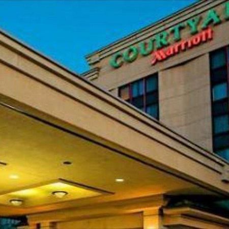 Courtyard By Marriott New York Laguardia Airport Hotell Eksteriør bilde