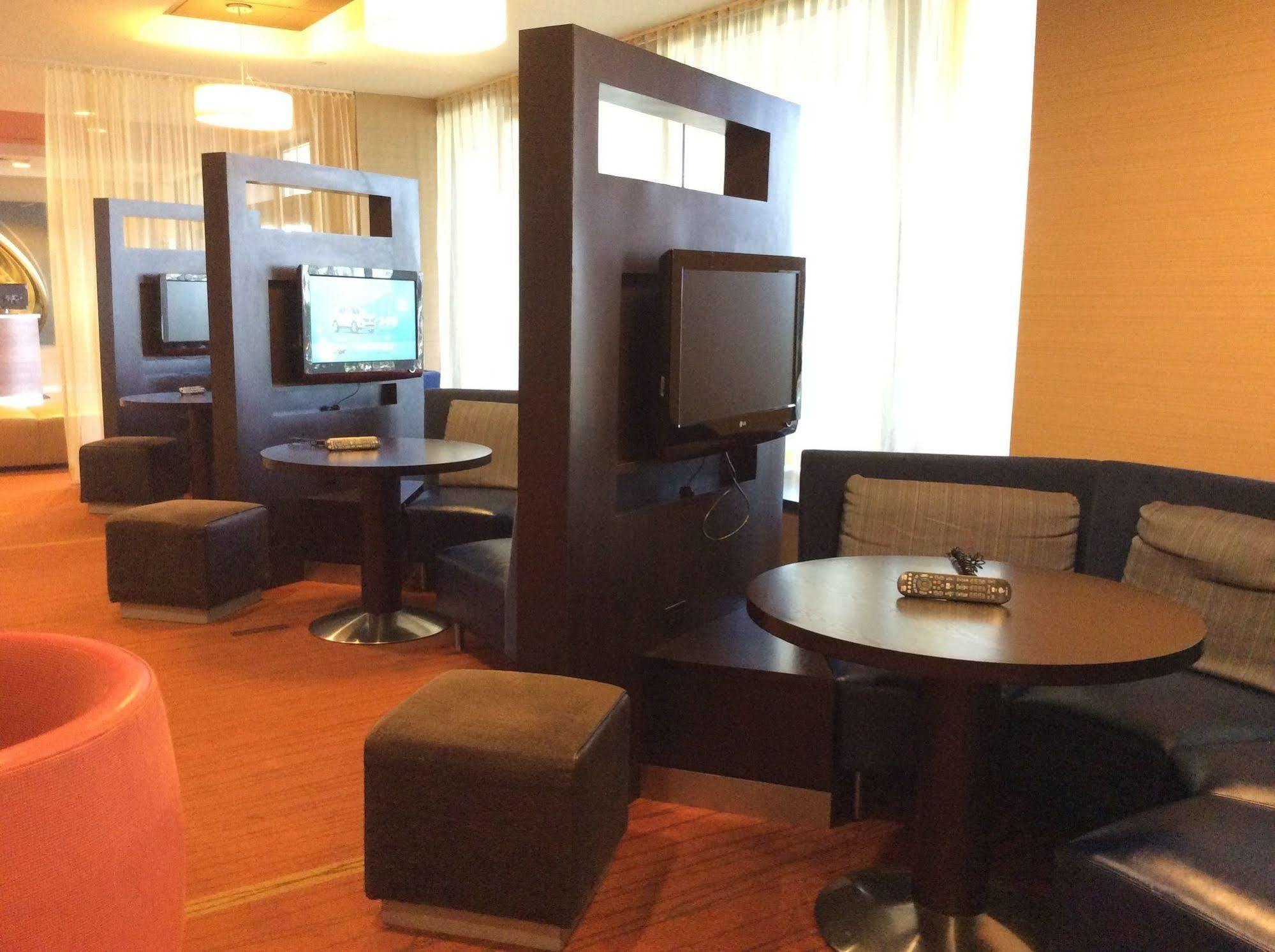 Courtyard By Marriott New York Laguardia Airport Hotell Eksteriør bilde