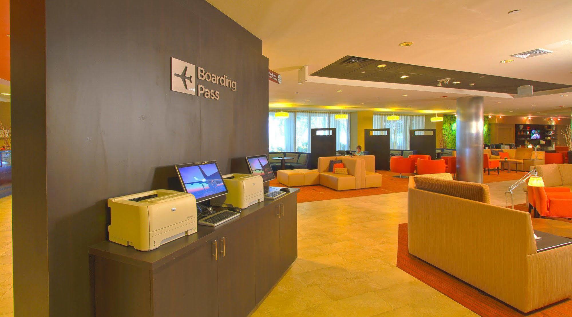 Courtyard By Marriott New York Laguardia Airport Hotell Eksteriør bilde